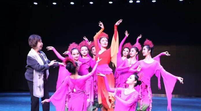 Cina: danza di Dunhuang conquista turisti sulla via della seta (2)