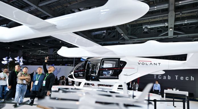 Cina: alla CIIE esposti nuovi prodotti e tecnologie innovative per mobilità (1)