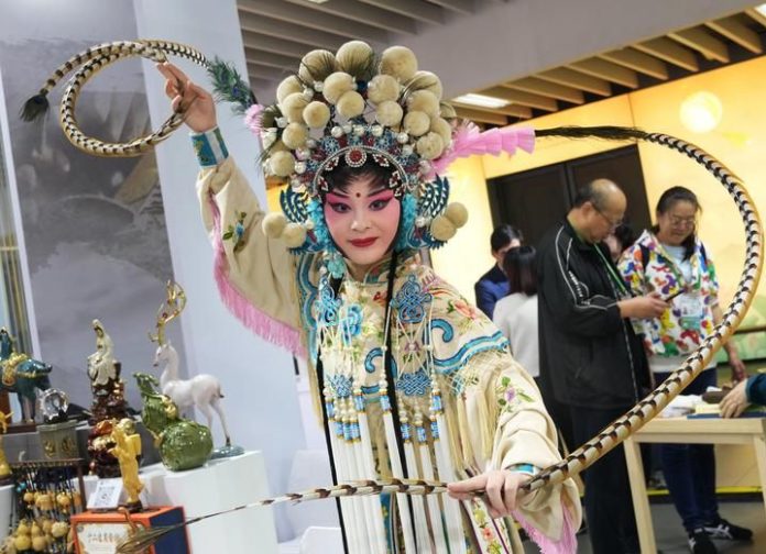 (CIIE) CHINA-SHANGHAI-CIIE-CULTURAL EXCHANGE (CN)