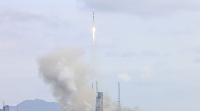 Cina: Hainan, lanciato con successo nuovo gruppo satelliti in orbita terrestre bassa