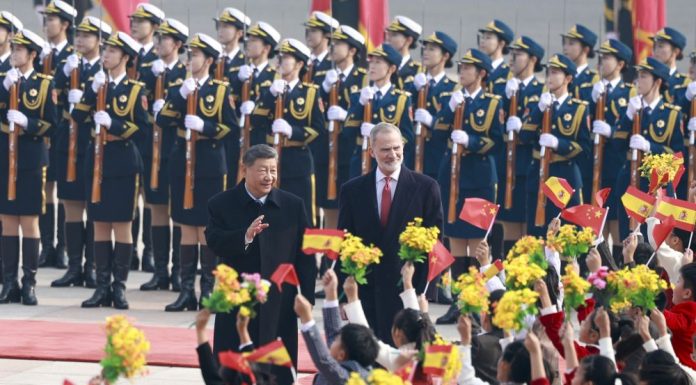 Cina: Xi incontra il Re di Spagna Felipe VI (1)