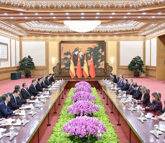 Cina: Xi incontra il Re di Spagna Felipe VI (2)