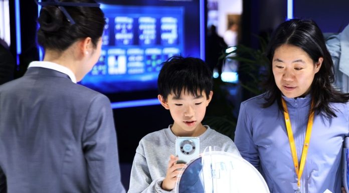 Cina: inaugurata a Pechino Expo internazionale di semiconduttori (1)