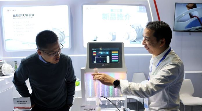 Cina: inaugurata a Pechino Expo internazionale di semiconduttori (2)