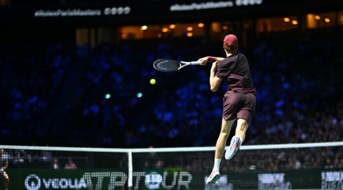 Sinner schiaccia Zverev e vola in finale a Parigi indoor