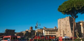 Crollo a Roma, morto l’operaio estratto dalle macerie