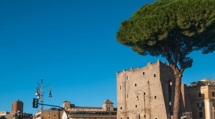 Crollo a Roma, morto l’operaio estratto dalle macerie