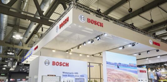 Bosch celebra tre decenni di sicurezza con l’ABS per le moto