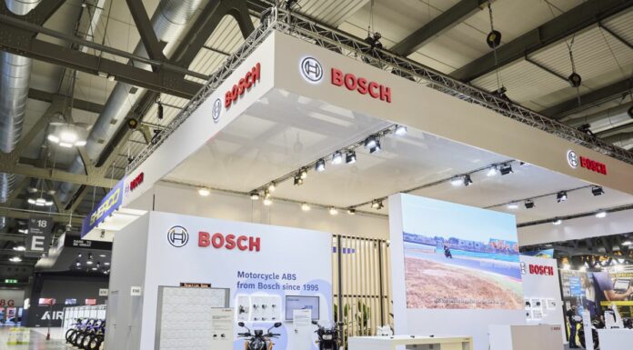 Bosch celebra tre decenni di sicurezza con l’ABS per le moto