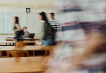 JLR lancia programma gratuito per colmare divario competenze STEM nelle scuole