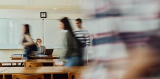 JLR lancia programma gratuito per colmare divario competenze STEM nelle scuole