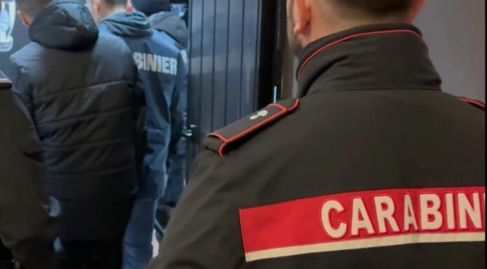 Roma, manomettevano sportelli bancomat per rubare denaro, arrestati tre rumeni