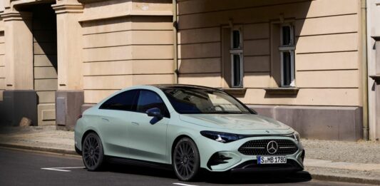Nuova Mercedes-Benz CLA Hybrid, tre varianti di potenza e quattro versioni