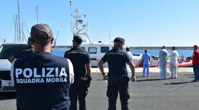 Ragusa, in carcere tre scafisti per favoreggiamento dell’immigrazione clandestina
