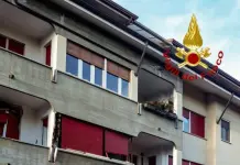 Esplosione in una palazzina nel Torinese, un ferito grave