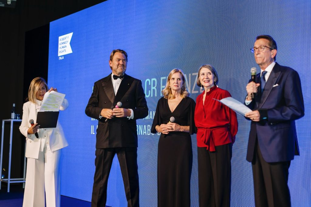 geronimo it il-centro-per-le-famiglie-propone-nel-mese-di-maggio-un-percorso-di-approfondimento-dedicato-al-tema-dellutilizzo-di-social-e-videogames-A40070 010