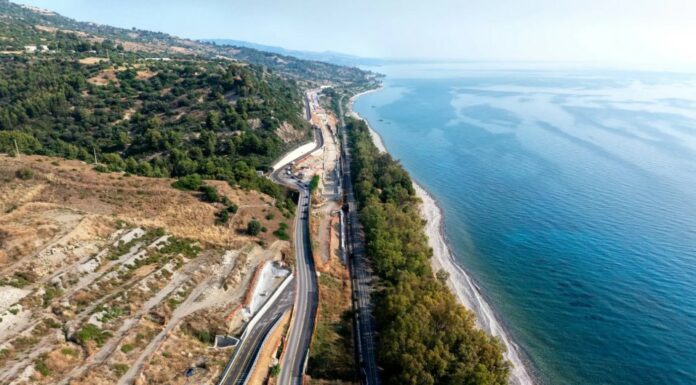 Statale 106 in Calabria, assegnati a Webuild ed Eteria due nuovi lotti