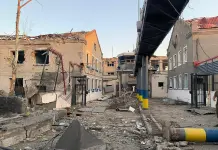 Massicci attacchi russi in Ucraina, molte città senza riscaldamento e acqua