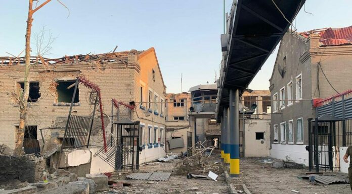 Massicci attacchi russi in Ucraina, molte città senza riscaldamento e acqua