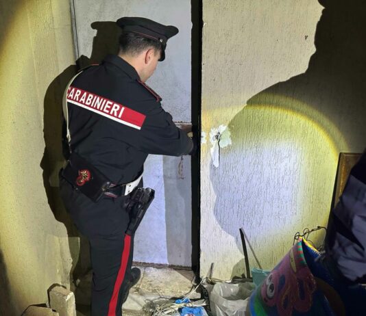 Detenzione e spaccio di droga a Ostia, 12 arresti