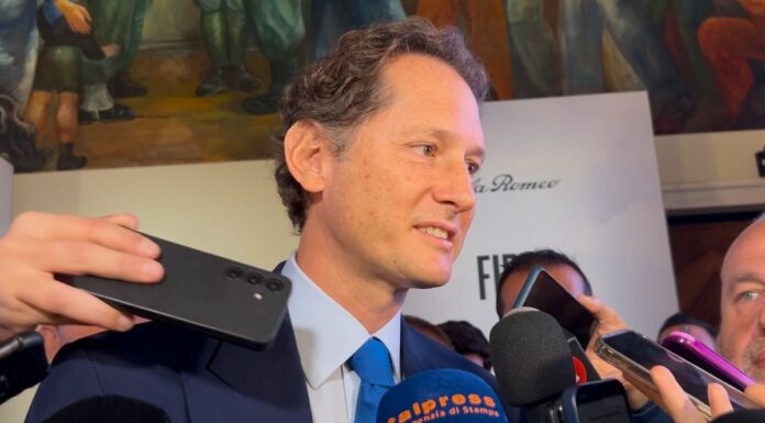 Stoccata Elkann “Piloti Ferrari pensino a guidare e parlino meno”