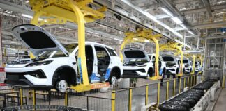 Cina: produzione e vendita veicoli elettrici aumentano nei primi 10 mesi del 2025