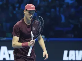 Terza vittoria per Sinner alle Atp Finals, piegato anche Shelton: ora la semifinale contro de Minaur