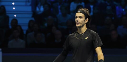 Alle Atp Finals troppo Alcaraz per Musetti, l’azzurro ko ed eliminato