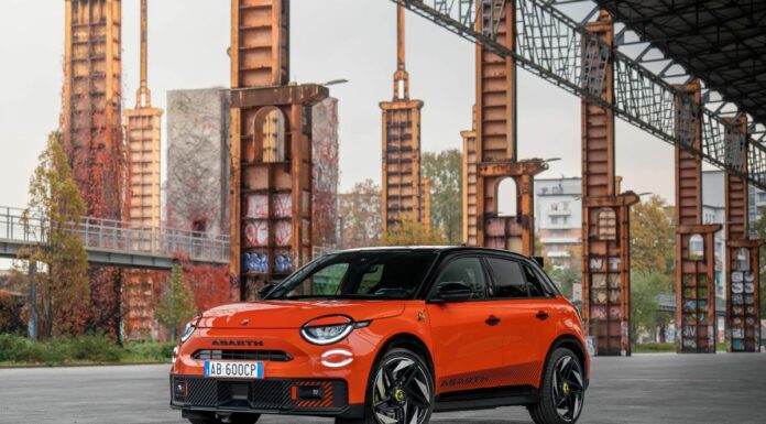 Nuova serie speciale Abarth 600e Competizione Edizione Milano Cortina