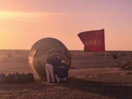 Cina, la capsula di rientro di Shenzhou-21 tocca terra