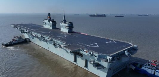 Cina, prima prova in mare per la nave d’assalto anfibia Type 076