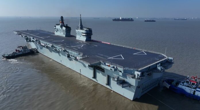 Cina, prima prova in mare per la nave d’assalto anfibia Type 076