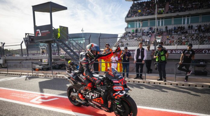 Pole position di Bezzecchi su Alex Marquez a Valencia, Bagnaia 16°