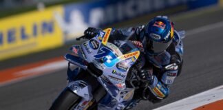 Alex Marquez vince la sprint a Valencia, sul podio Di Giannantonio