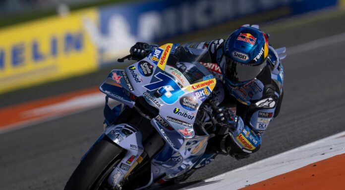 Alex Marquez vince la sprint a Valencia, sul podio Di Giannantonio