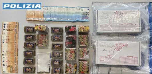 Armi e droga in casa, due arresti a Milano