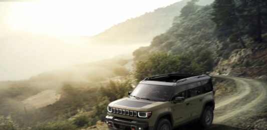 Nuova Jeep Recon 2026, Trail Rated e 100% elettrica
