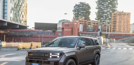 Prestazioni e stile per la Hyundai Santa Fe Plug-in Hybrid MY26