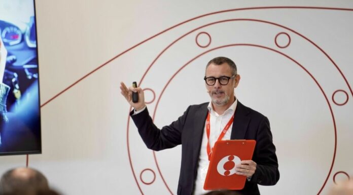 Studio Generali jeniot-Quattroruote, uso smartphone alla guida aumenta i rischi