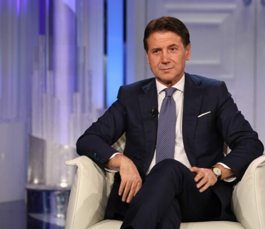 Conte “Attacco al Colle scomposto, per non parlare di economia”