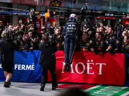 A Las Vegas vince Verstappen. Squalificate entrambe le McLaren: si riapre il Mondiale