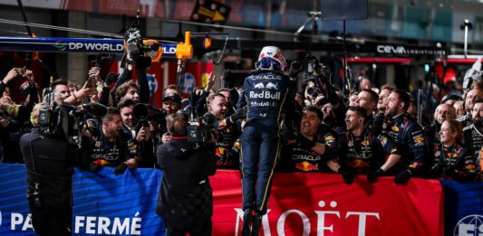 A Las Vegas vince Verstappen. Squalificate entrambe le McLaren: si riapre il Mondiale
