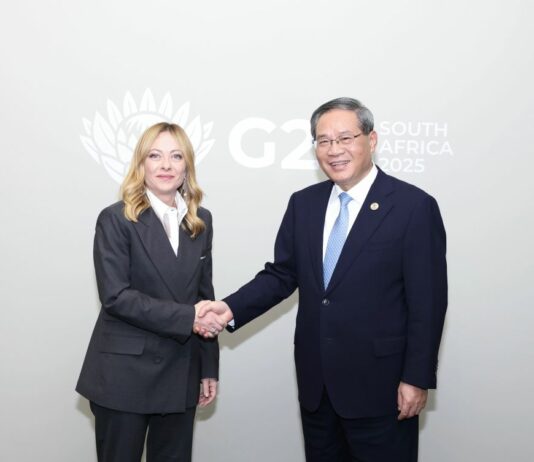 Cina, premier Li promette alle aziende italiane maggiore accesso al mercato