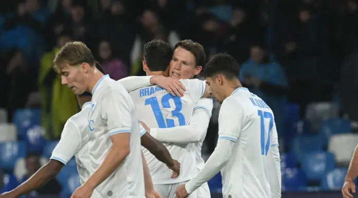 Napoli ok col Qarabag: McTominay decisivo, 2-0 al Maradona