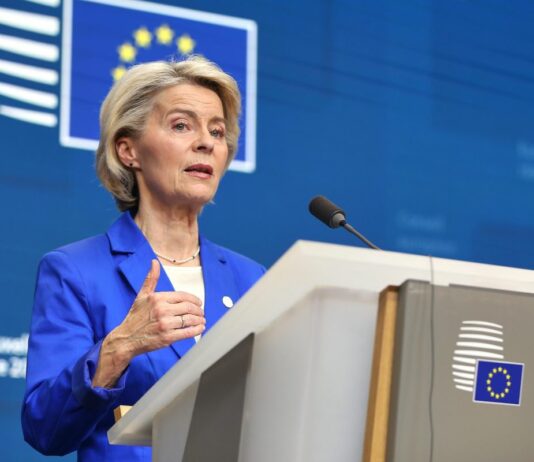 L’Unione Europea interrompe l’import di gas russo e procederà ad eliminare il petrolio, von der Leyen: “Piena indipendenza”