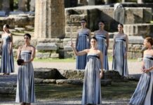 Accesa a Olimpia la fiamma olimpica di Milano Cortina 2026