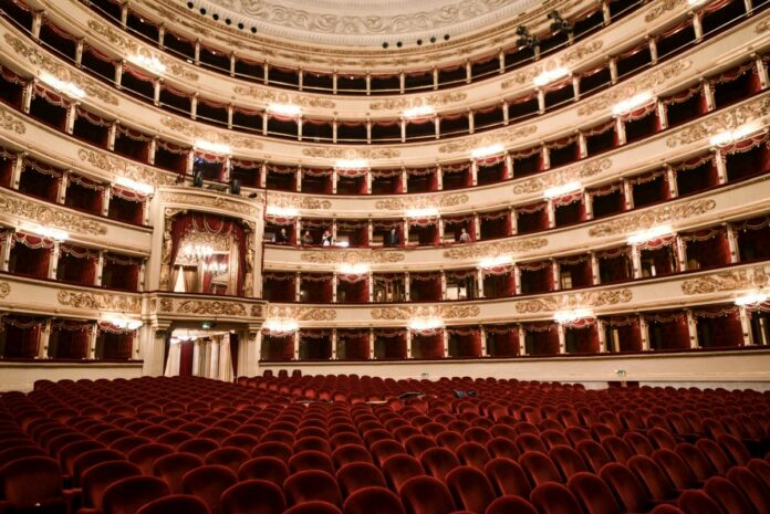Milano - Gli interni del Teatro alla Scala, la platea e il loggione
