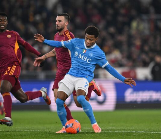 Vittoria e sorpasso, il Napoli vince 1-0 a Roma e torna in vetta
