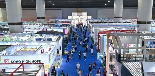 Cina: Fiera di Canton si chiude con numero record di acquirenti esteri (1)