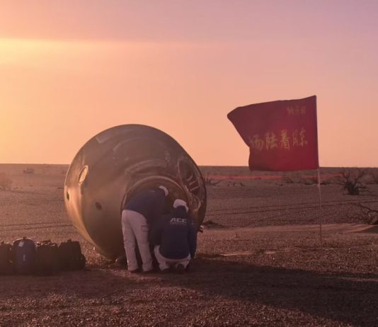 Cina: la capsula di rientro di Shenzhou-21 tocca terra